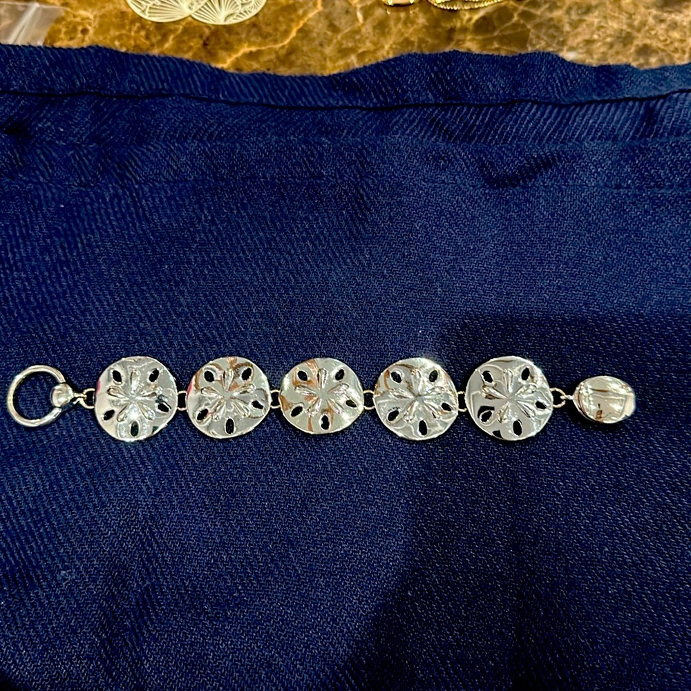 Costume jewelry Sand dollar silver charm bracelet